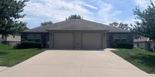 3 Bed | 2 Bath | 1 Car Garage Single Level Duplex in Blue Springs; Lee’s Summit Schools Gallery 1