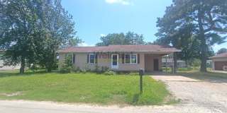 Cozy 3bed/1bath house with spacious yard Gallery 1