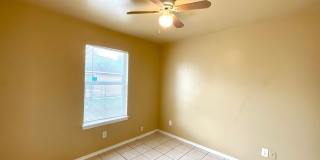 *MOVE IN SPECIAL* Convenient & Low-Maintenance Living Near St. Mary’s University! Gallery 21