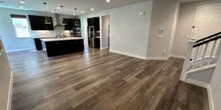 Stunning 4 Bedroom, 3 Bath Mountain House Home Gallery 6