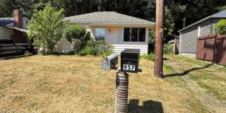 Newly Updated Cottage in Coquille Gallery 1