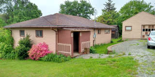 Two Bedroom House in Jefferson Hills With Central Air And Detached One Car Garage - Fenced In Yard Gallery 1