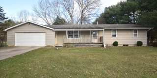 Mishawaka- 3 bedroom Country living near the Main Street Shopping and Edison Lakes business district. Gallery 1