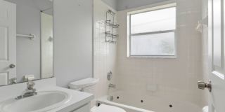 Winter Park 3 bedroom steps to shopping, dining. Gallery 22