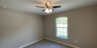 Desirable SE Ocala Neighborhood 3/2/2 *WON'T LAST* Gallery 19