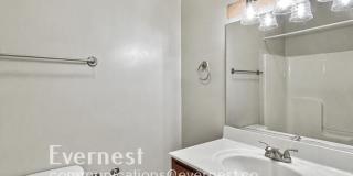 2418 East Franklin Street Gallery 7