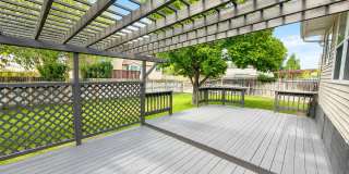 Spacious 5-Bedroom Sandy Home with Large Fenced Yard Spacious 5-Bedroom Sandy Home with Large Fenced Yard Gallery 38