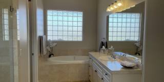 60189 Poinsettia Place Gallery 14