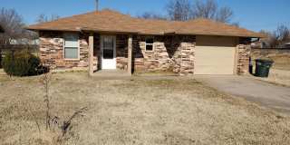 3 Bedroom, 1 bathroom house in Edmond, OK with central heat and air Gallery 1
