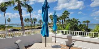 Beautifully renovated 2/2 condo downtown Sarasota with view of Bay! Gallery 31