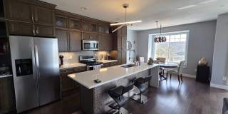 Modern 4 Bedroom 5 Bath Townhome - With Lots of Natural Light and Great Views! Gallery 9