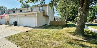 {1423} Updated Townhome + Two Car Garage + Fenced Yard + Lawncare Included Gallery 1