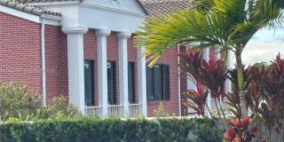 149 Westbury I Gallery 21
