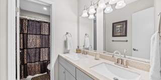 3345 E Lloyd St Gallery 16