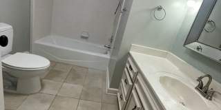 Spacious 4 Bedroom near Guilford College Gallery 26