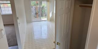 2 bedroom 1 bath duplex with garage! Gallery 6