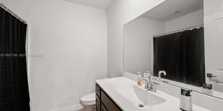 525 NE 6th Pl Gallery 24