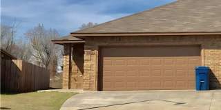 3BR 2BA Duplex with 2 Car garage Gallery 1