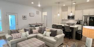 SPACIOUS 3 BEDROOM HOME WITH ALL UTILITIES INCLUDED Gallery 3