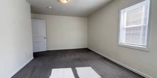 Updated 4BR / 2 Bath Home with off-street parking! Gallery 25