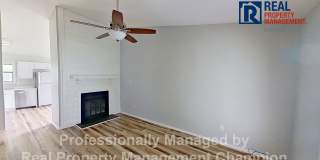 Adorable 2 BD/1 BA Duplex with Covered Back Patio Gallery 3