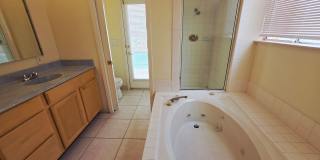 Single Story Home w/Pool in The Lakes! Gallery 32