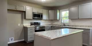 Recently Remodeled 3 Bed / 2 Bath near Mercy Hospital Gallery 9