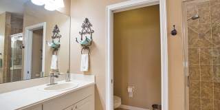 Seasonal Short-Term 2 Bed 2 Bath Single Family Home located in Venetian Golf and River Club! Gallery 20
