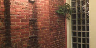 Beautiful Renovated Four bedroom Townhome Gallery 8
