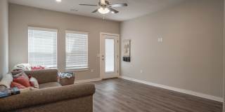 2 bedroom 2.5 bath home located in Fayetteville, AR Gallery 9