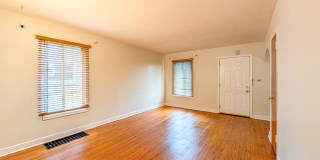 Great starter  home for rent Gallery 5