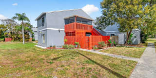 18 CROSSINGS Circle Gallery 3