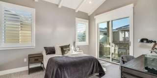 710 E Avenue Gallery 43