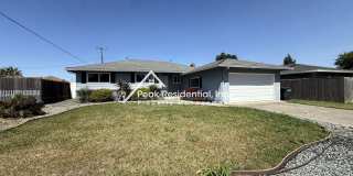 A Charming 3bd/2ba Sacramento House with Fenced Backyard Gallery 3