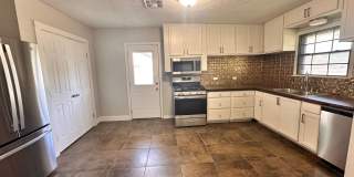 Charming 3 Bed 2 Bath Home with Bonus Den and Detached Garage Gallery 9