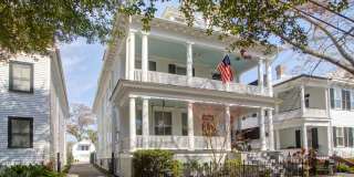 28-B Charlotte Street- Amazing One Bedroom/Two Bathroom Freestanding Home Gallery 1