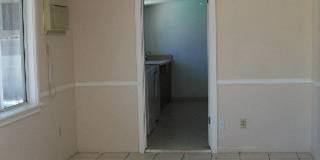 Spacious 4 Bed Home with Pool & Arizona Room Gallery 4