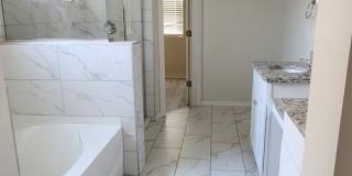 Spacious 4BR House in Charlotte Gallery 17