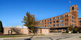 Off Broadway Apartments Gallery 23