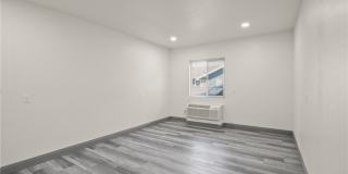 14335 Hamlin Street Gallery 18