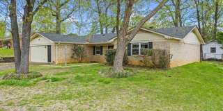 3/2 SHISD FENCED YARD PET FRIENDLY Gallery 1