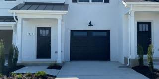 Like New Luxury Townhome! 3 BR, 2.5 BA, 1 Car Garage, Pool, Dog Park, and More! Gallery 1