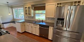 Spacious 4-Bedroom Home Plus Large Bonus Space – West Slope Vista Hills Gallery 7