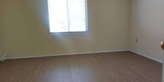 1 bedroom, 1 bathroom end unit condo beachside Gallery 6