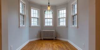 Gorgeous 5 Bedroom / 4.5 Bath Home located right off Happy Hollow Blvd! Gallery 13