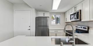 Newport Palms Apartments Gallery 14