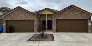 Luxury 3/2 Duplex in Seguin, Texas Gallery 1