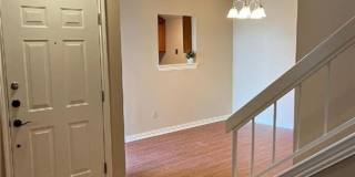 Arbor Village Condominium / Beautiful Update Unit / Refrigerator, Washer & Dryer included Gallery 7
