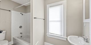 1452 Summit Street Gallery 15