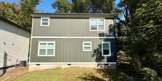 Three Bedroom Near Downtown Available for Pre-Lease! Gallery 1